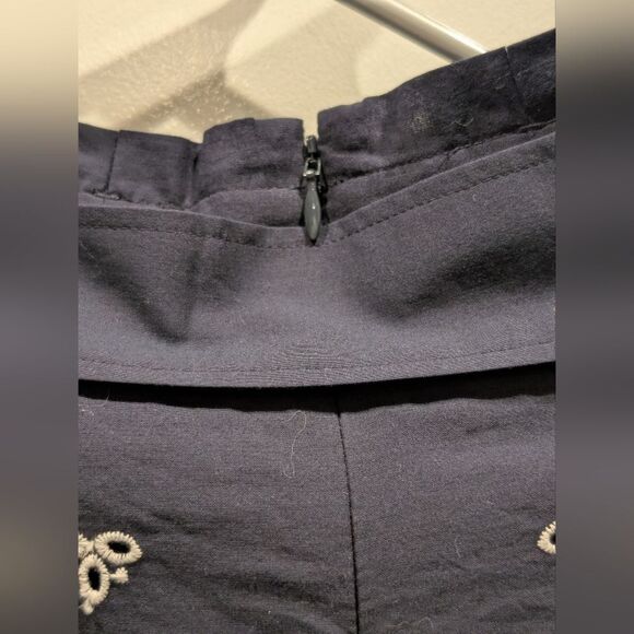 Ann Taylor Navy Embroidered Bow Skirt SZE 2 Midi Paperbag Floral Coquette Office - Picture 7 of 13